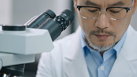 Chinese scientist looking through a microscope,4K