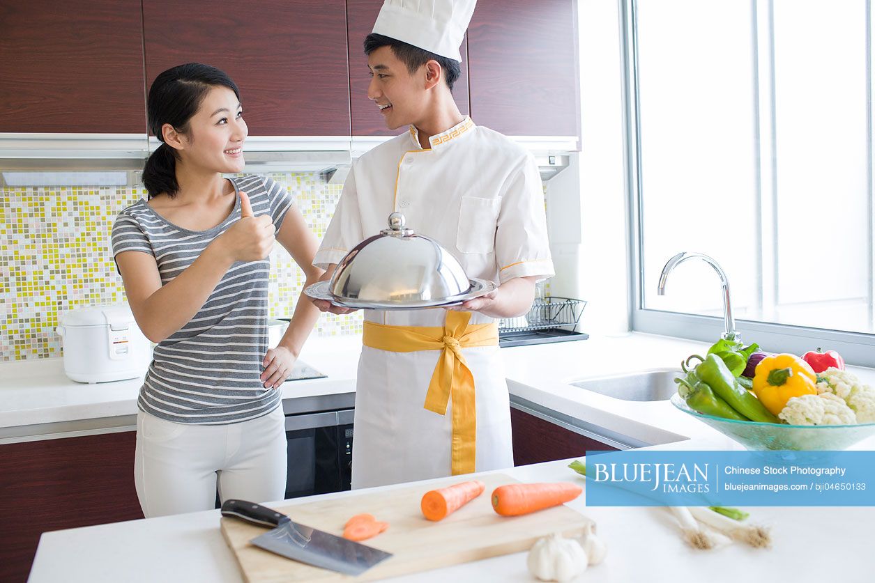 Chinese chef providing cooking service in customer's home