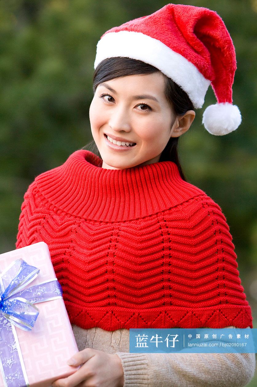 年轻女性和礼物