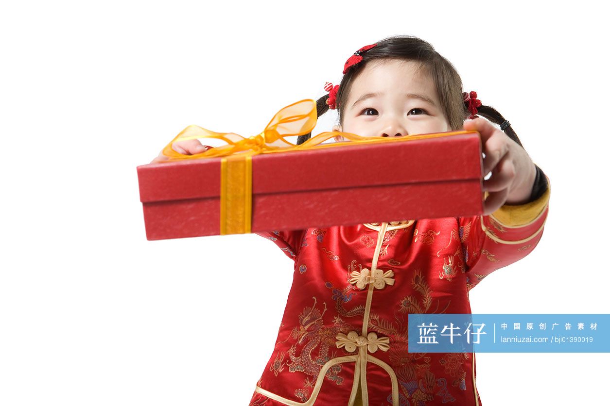 送礼物的小女孩