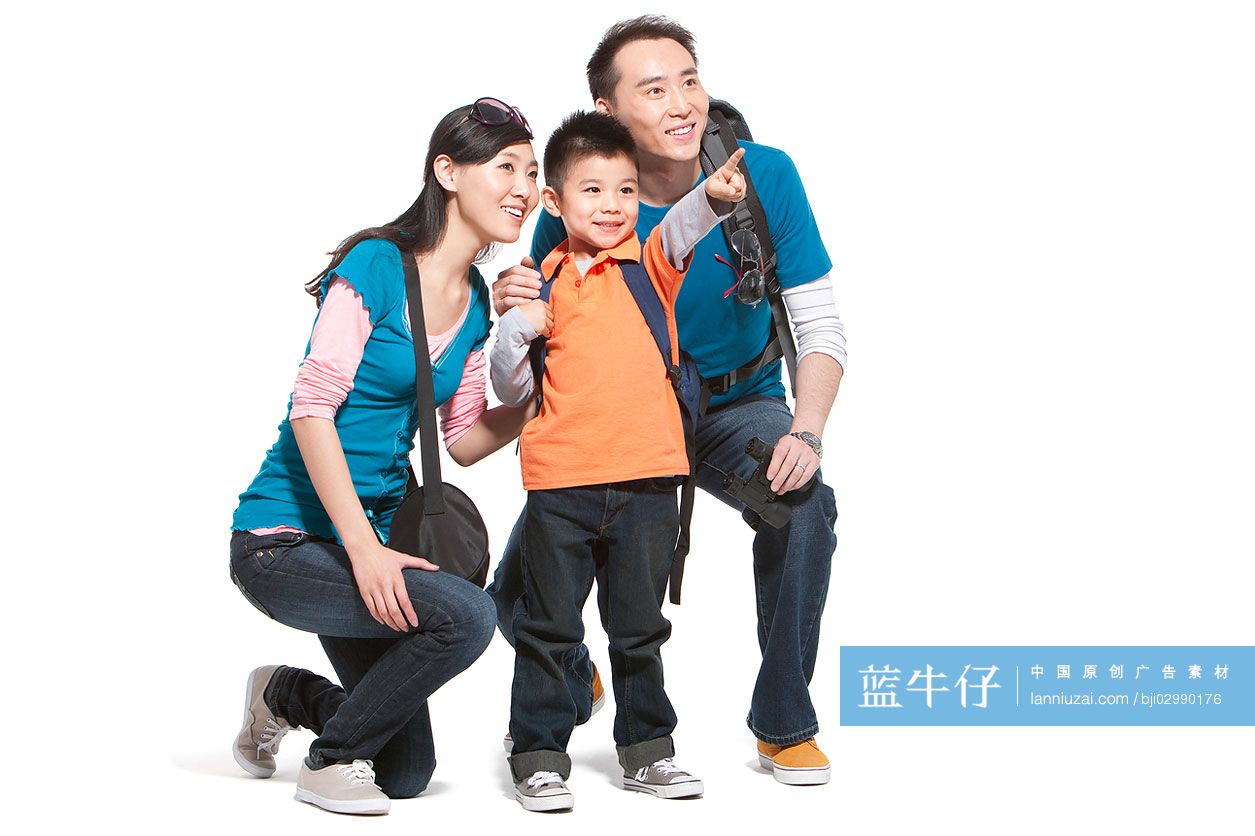 一家三口旅游肖像