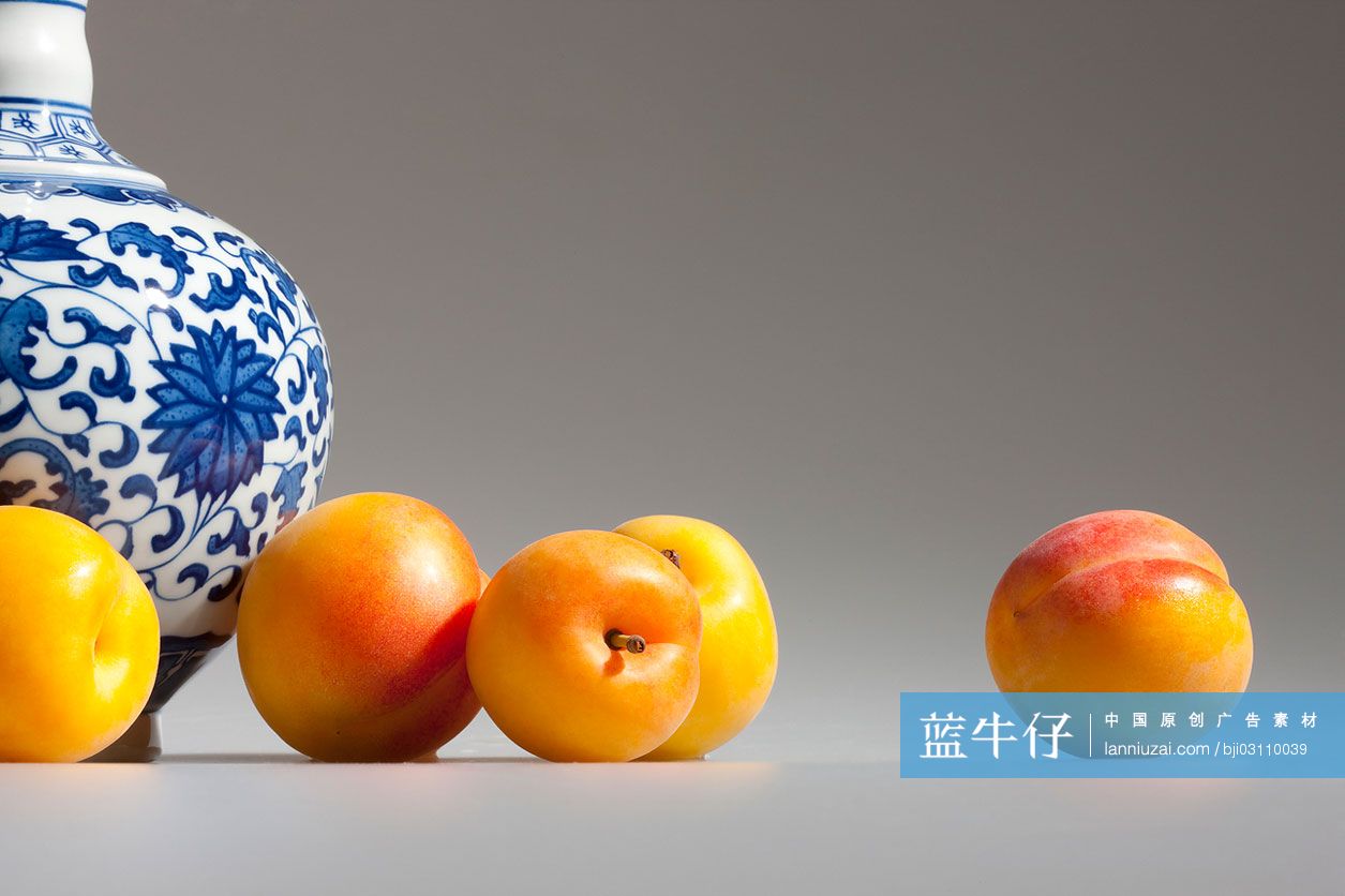 杏和中国青花器