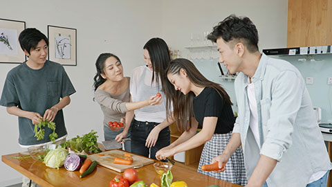 Young Chinese friends cooking in kitchen,4K