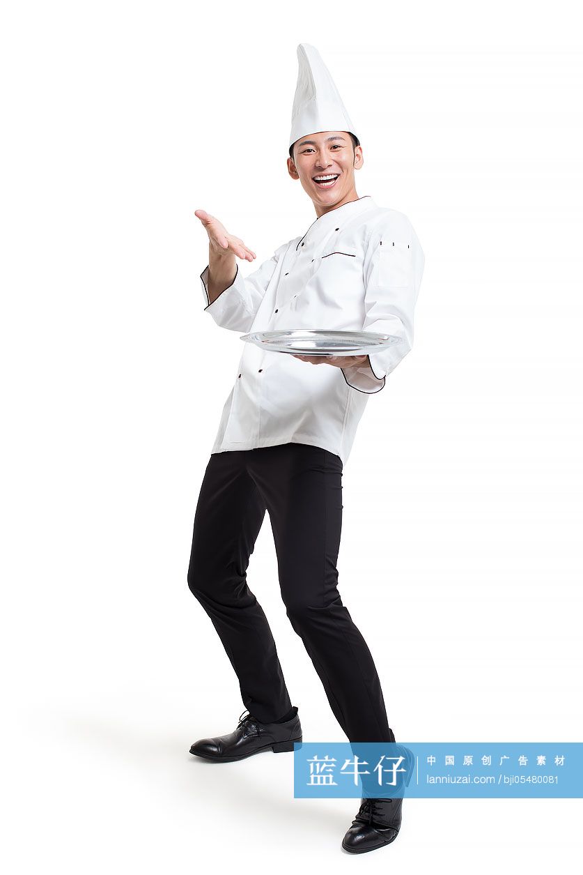 年轻厨师上菜