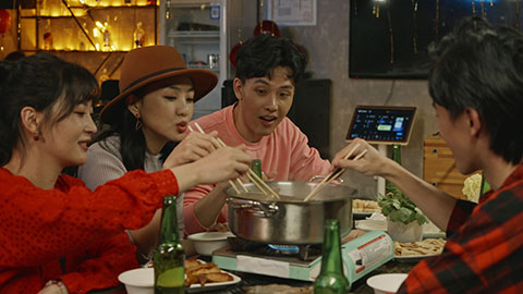 Young Chinese friends having dinner in hotpot restaurant,4K