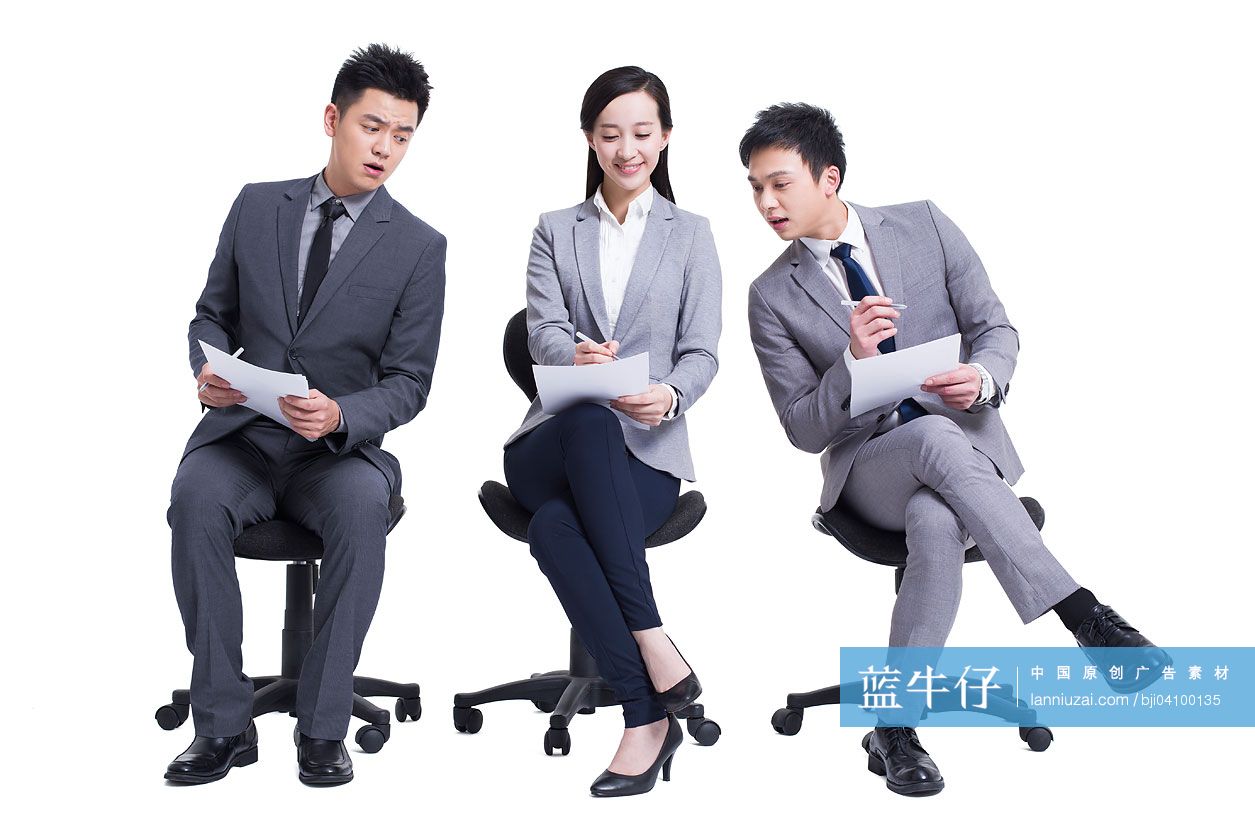 应聘者进行笔试