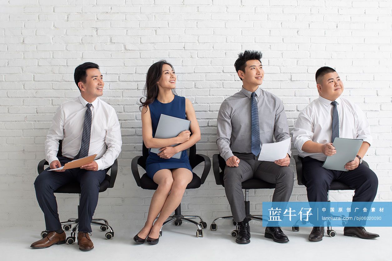商务人士参加工作面试