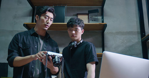 Chinese photographers working in studio,4K