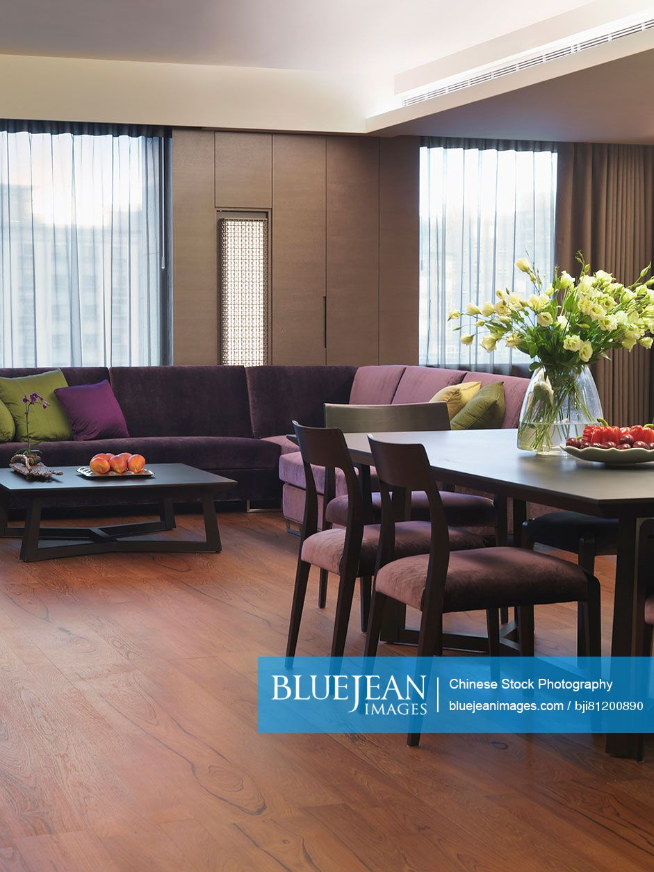 Divan Table Dining room table sofa in modern home-High-res stock photo for download