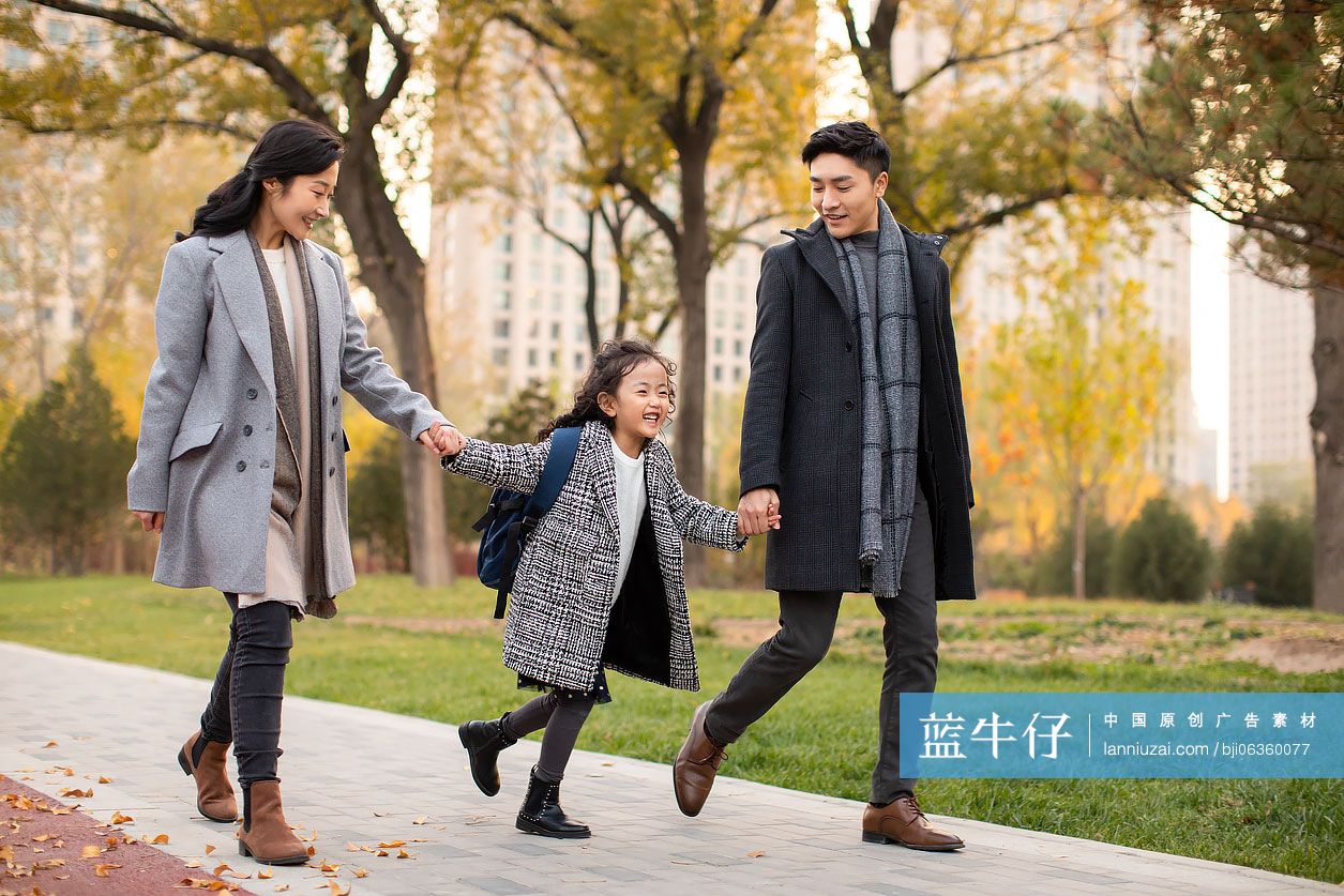 父母接孩子放学