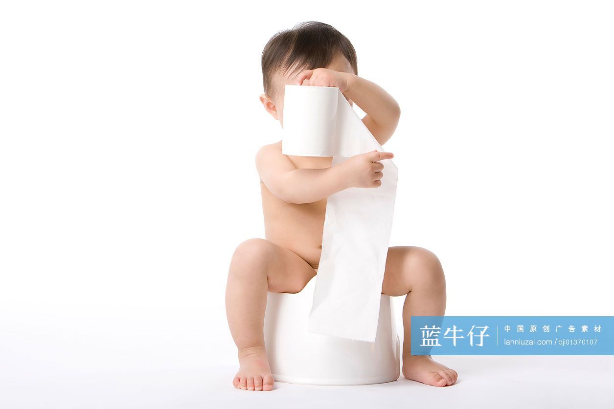 婴儿和蹲便器