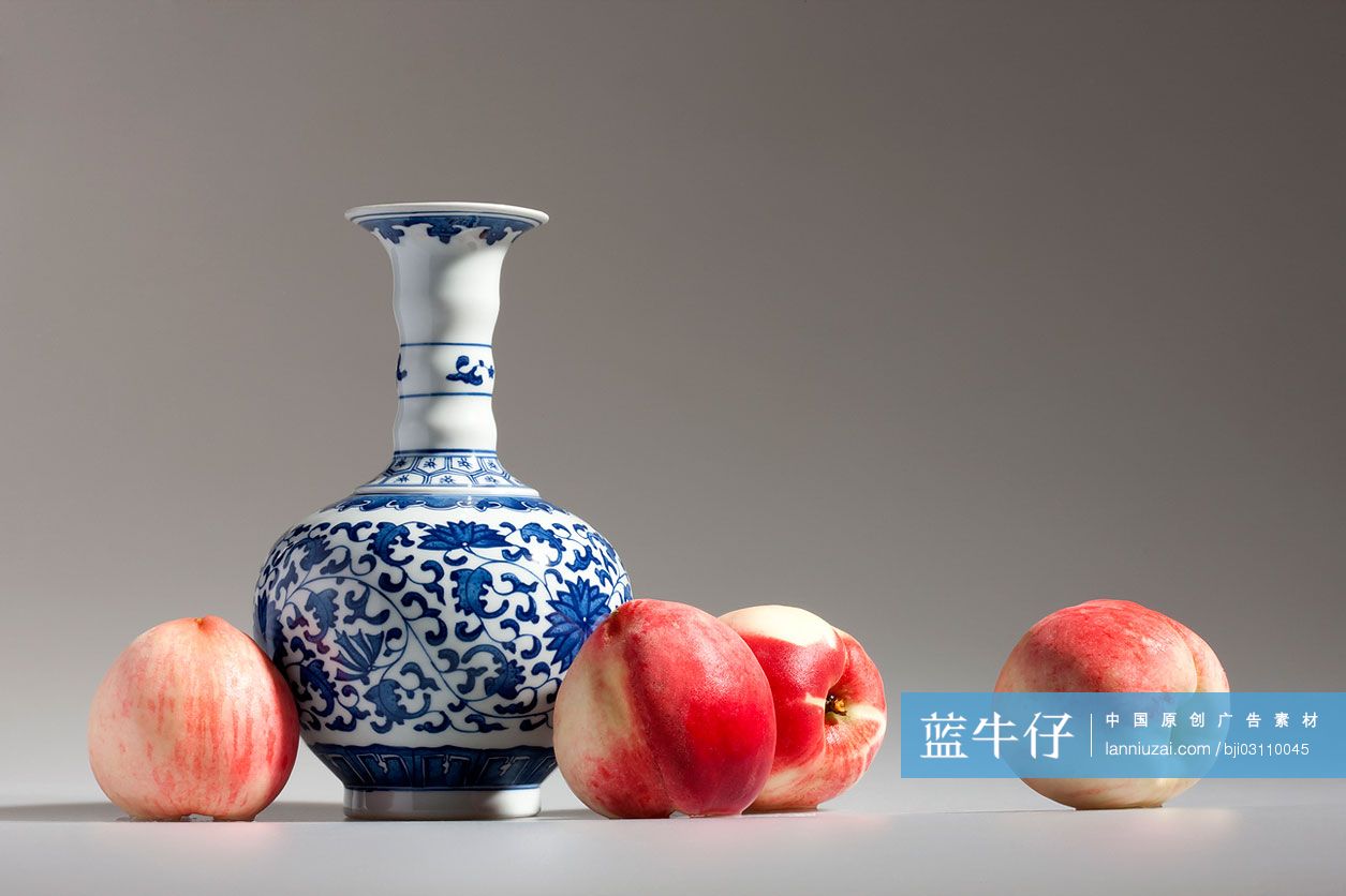 桃子和中国青花瓷