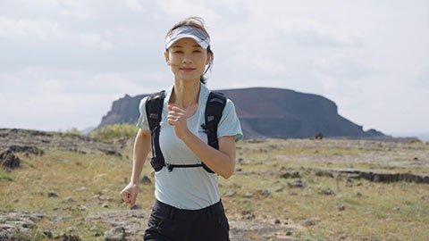 女子户外越野跑步