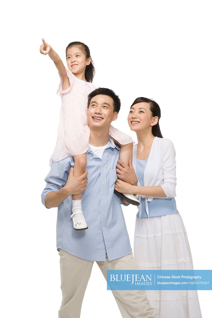 Portrait of a young Chinese family