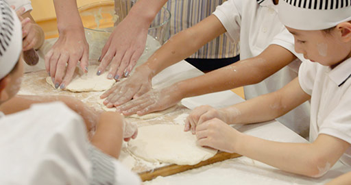 Children learning cooking in kindergarten classroom,4K