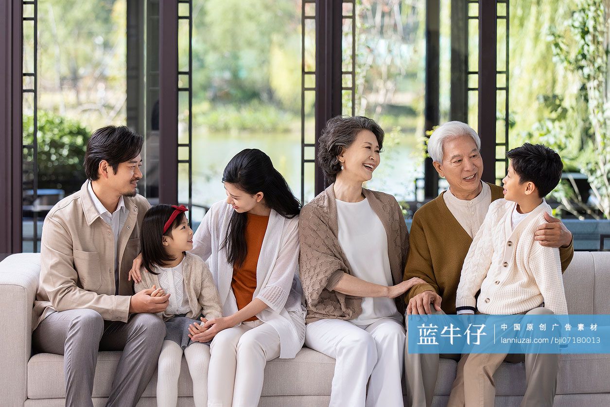 快乐家庭团聚过新年