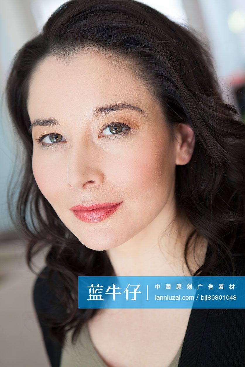 微笑的中年女性