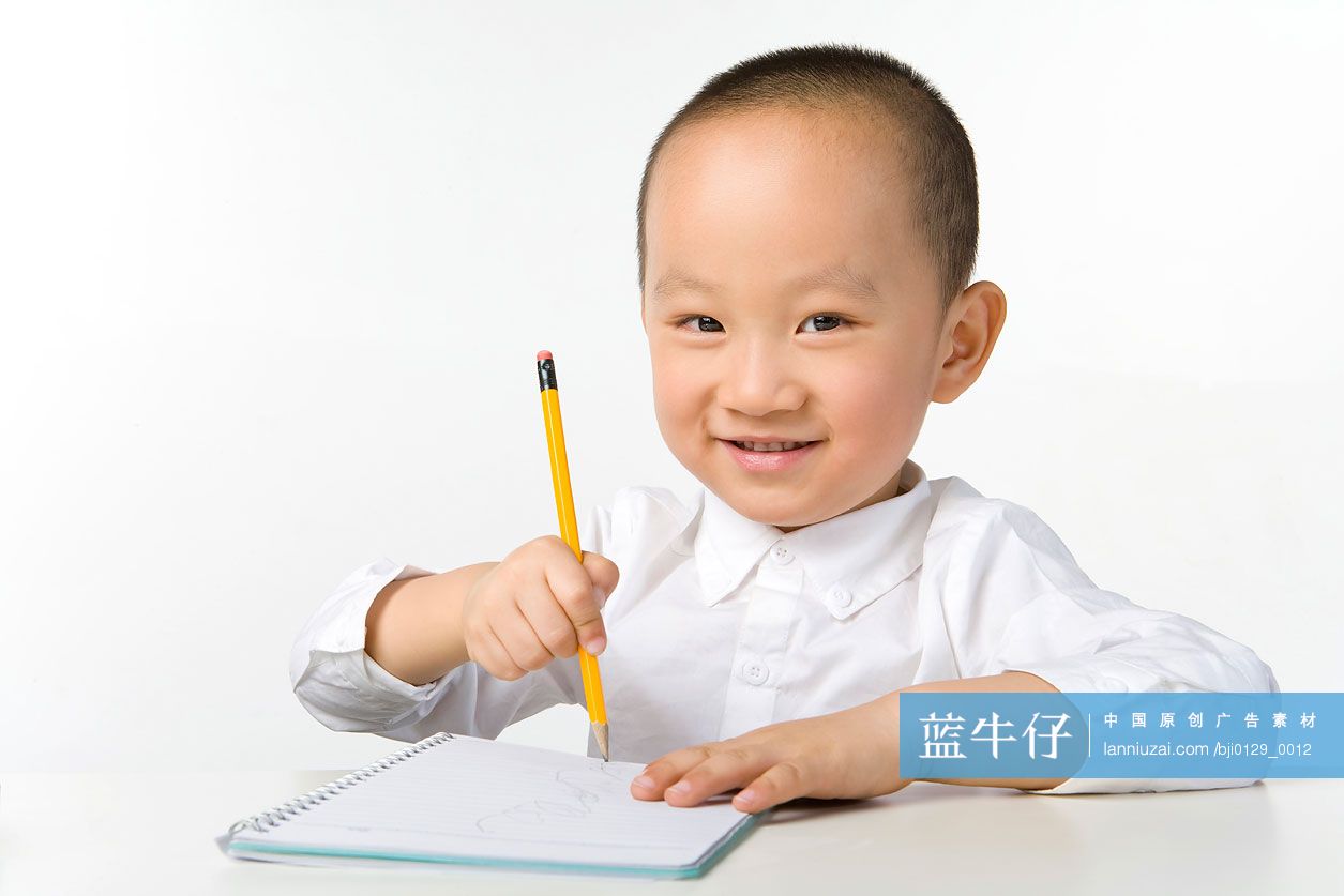 小男孩学习