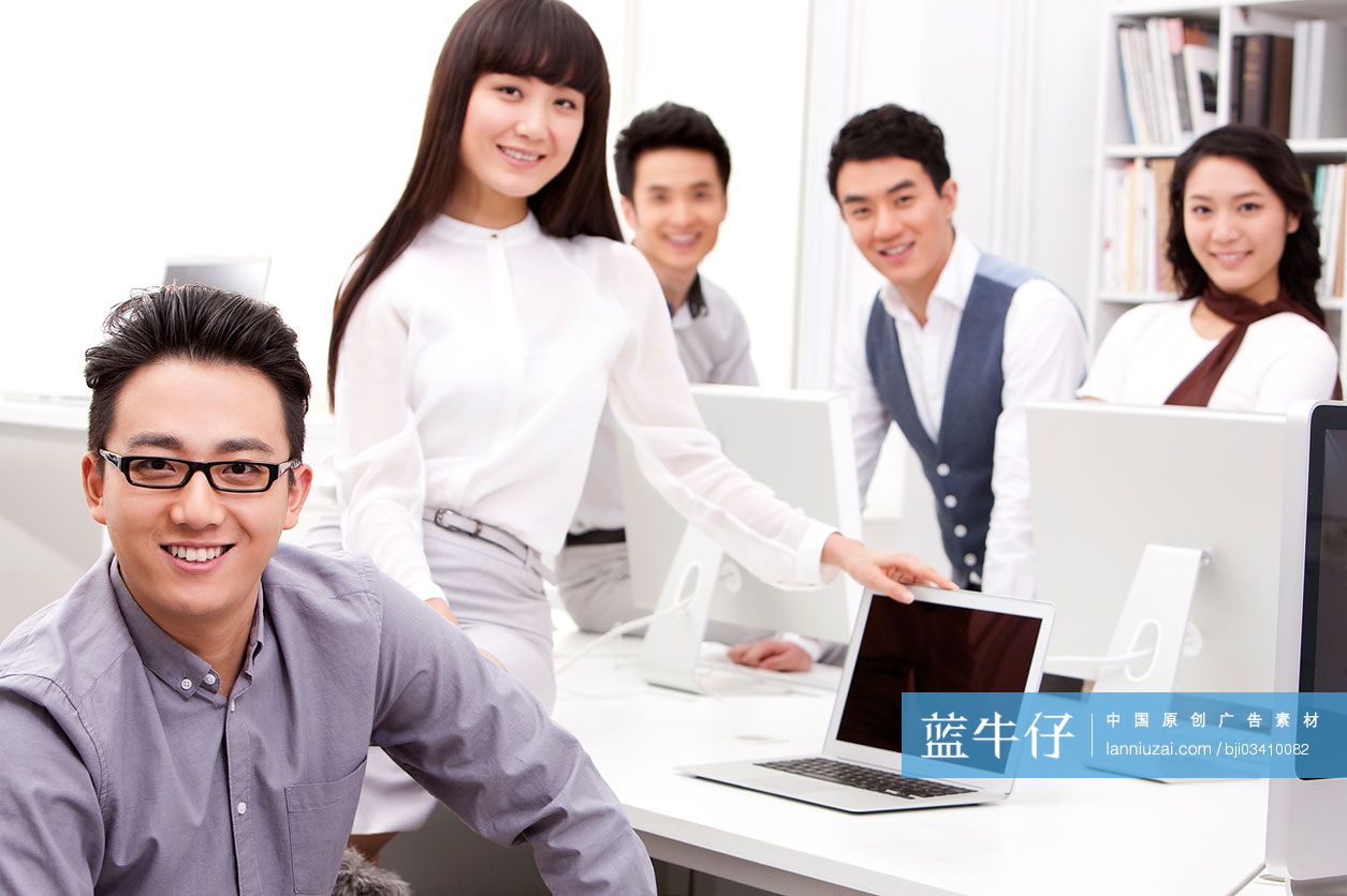 工作室职员合影