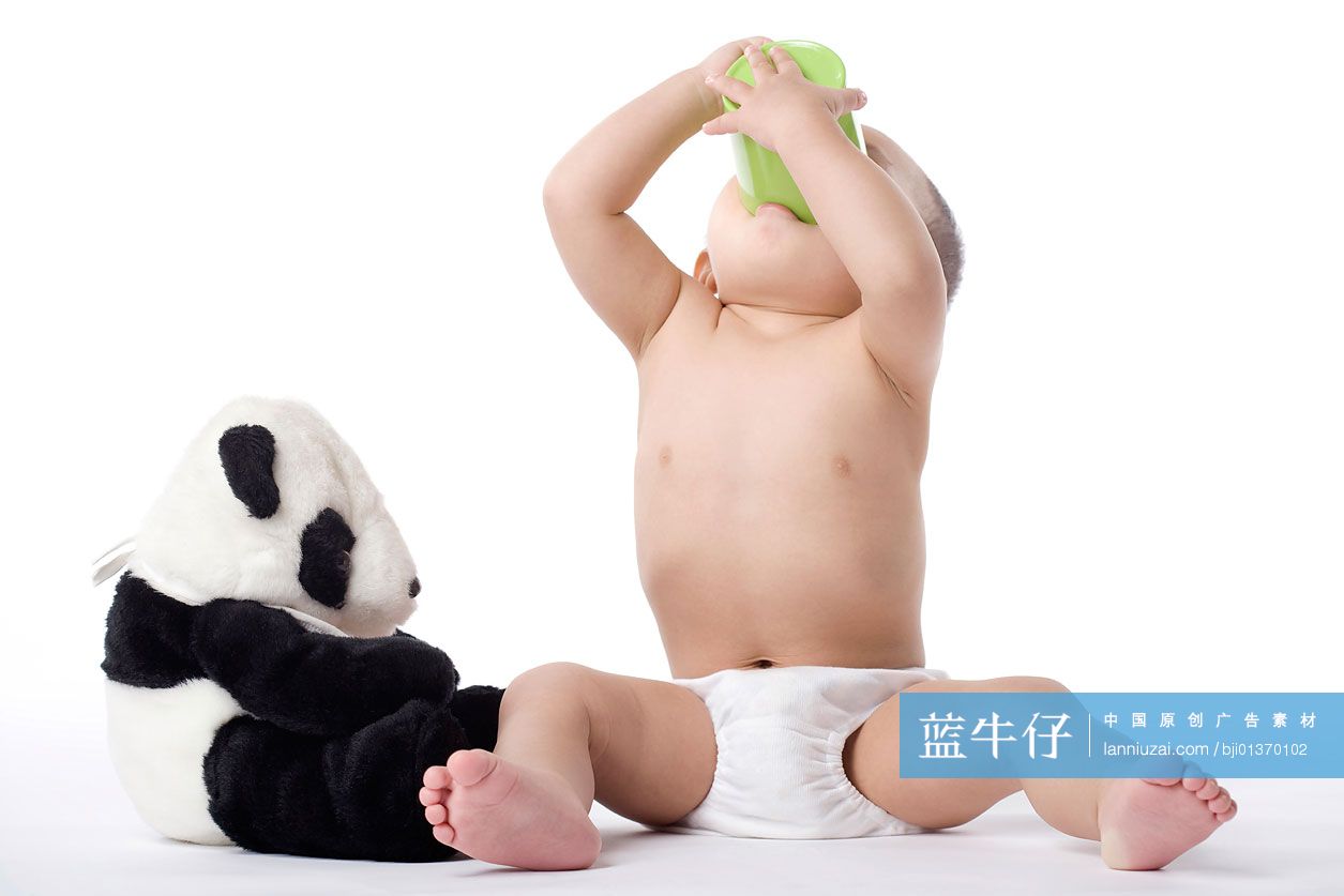 婴儿喝水