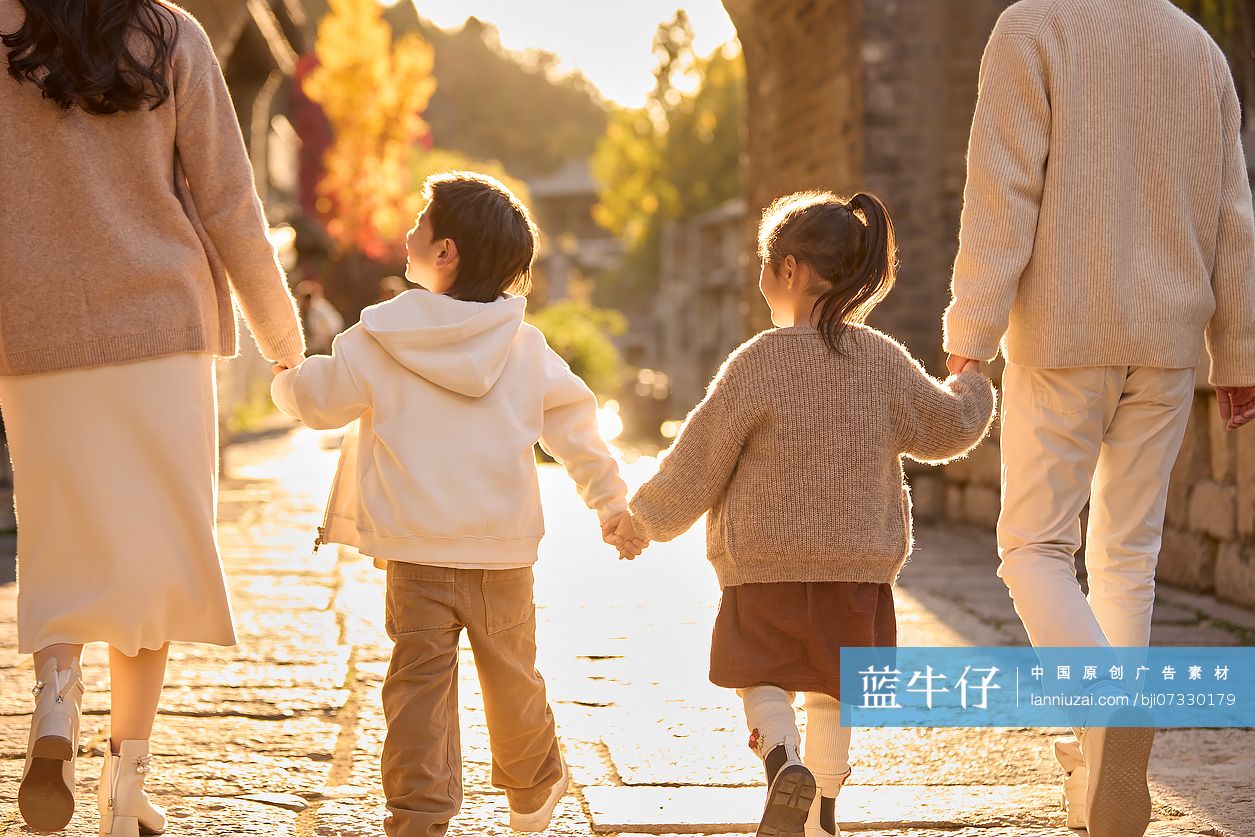 快乐一家人外出游玩