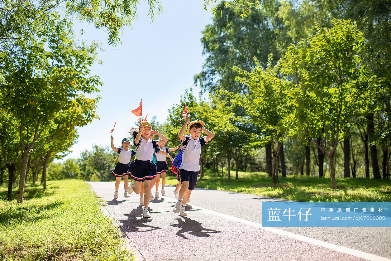 快乐的小学生春游