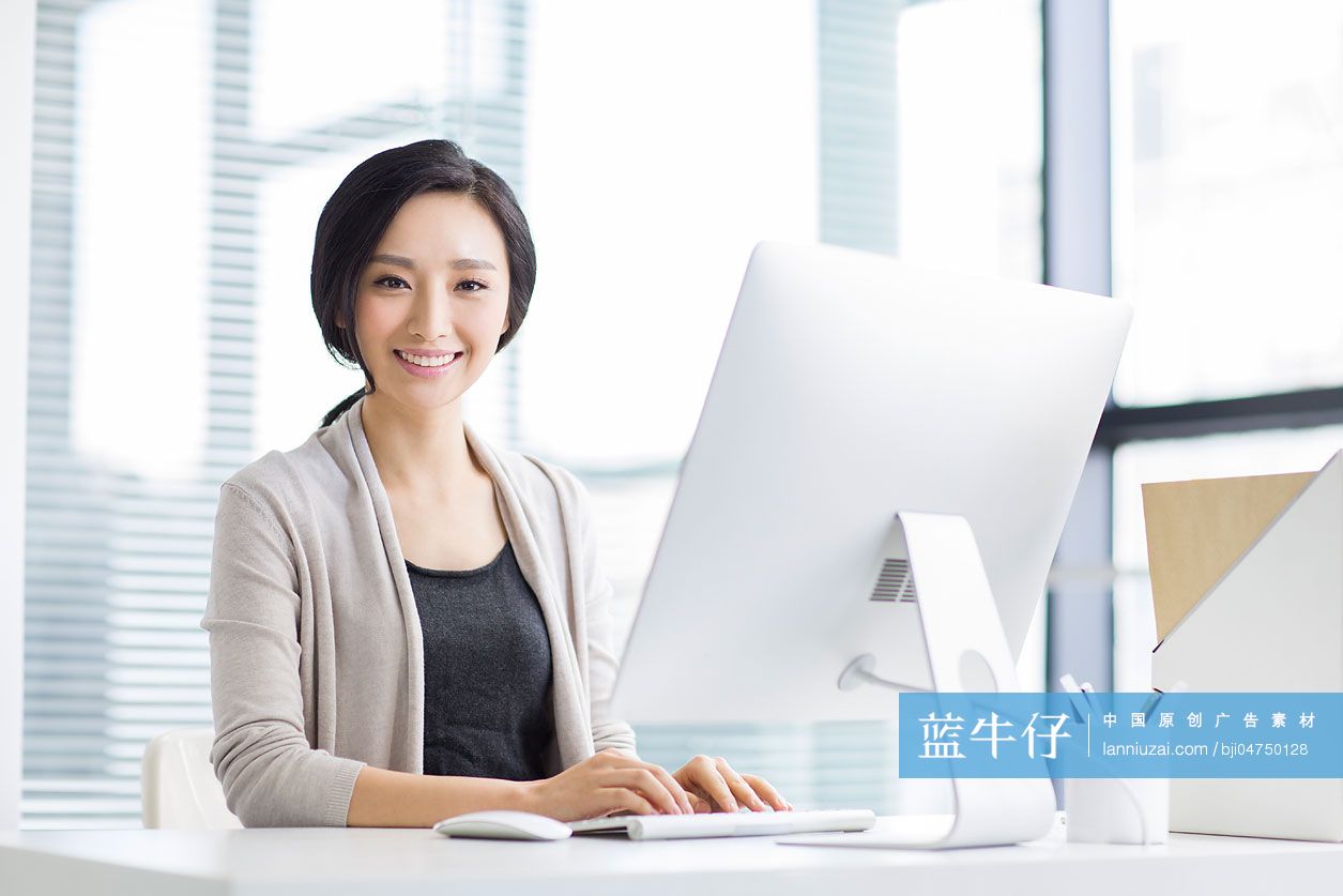 年轻女子休闲办公