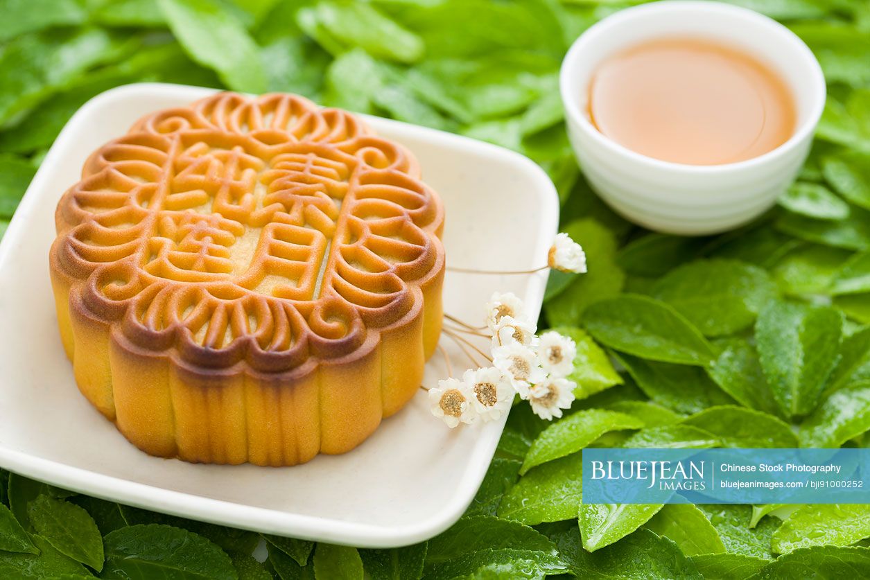 Mooncake and tea