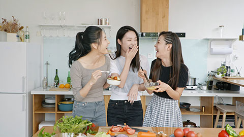 Young Chinese friends cooking in kitchen,4K