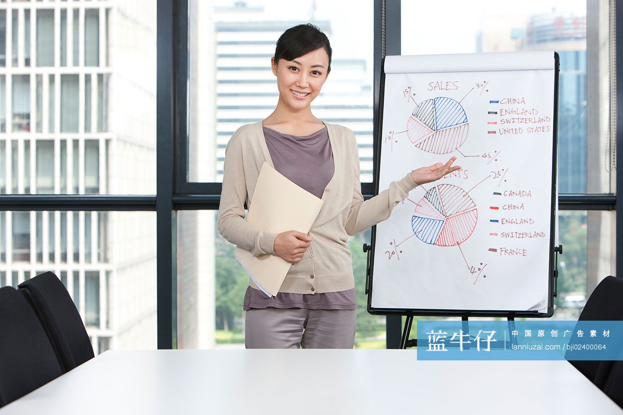 商务女士在会议室