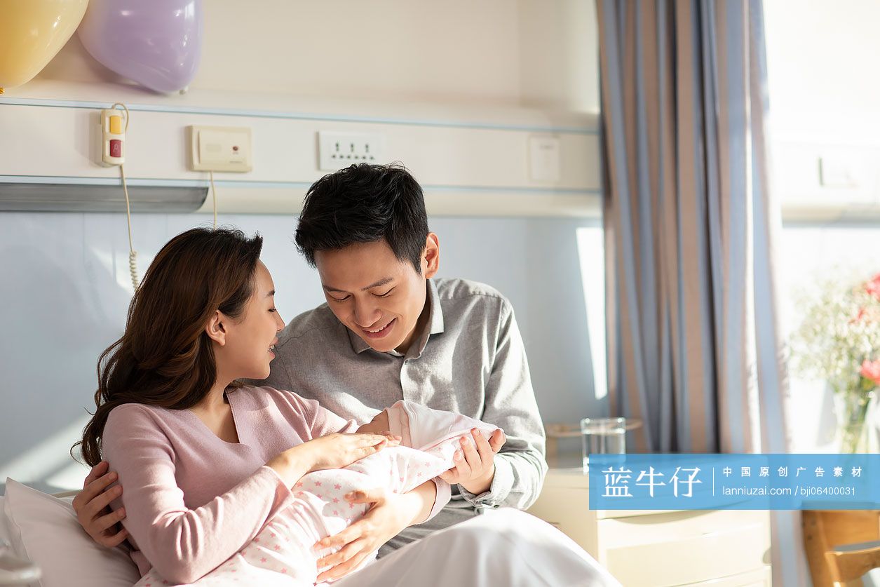 新手父母和婴儿