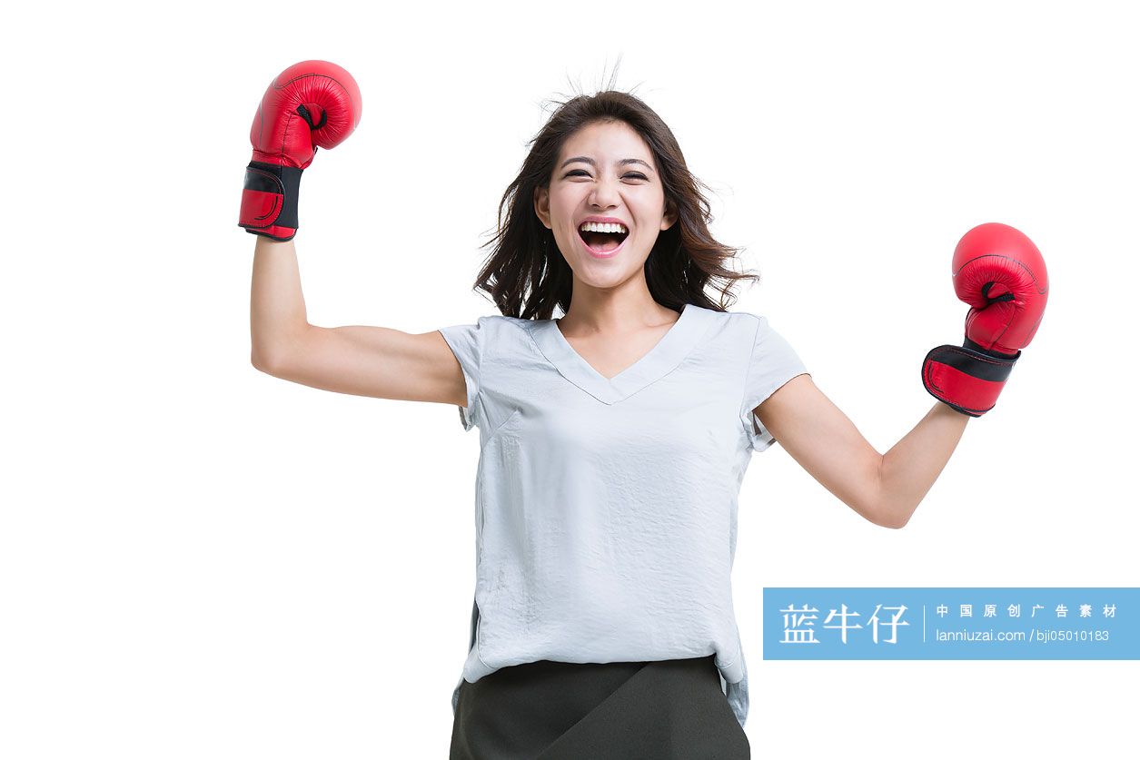 年轻女子拳击获胜