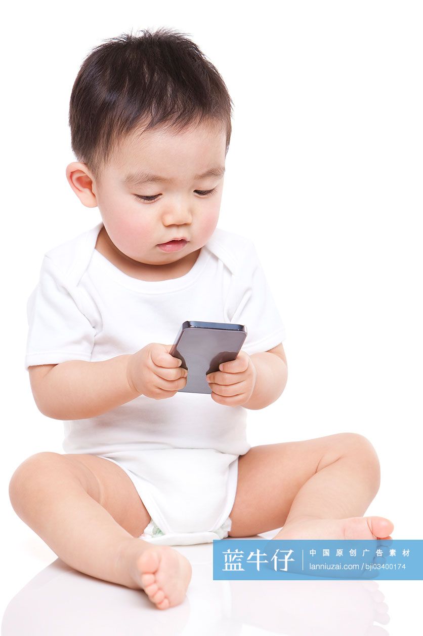 男婴和智能手机