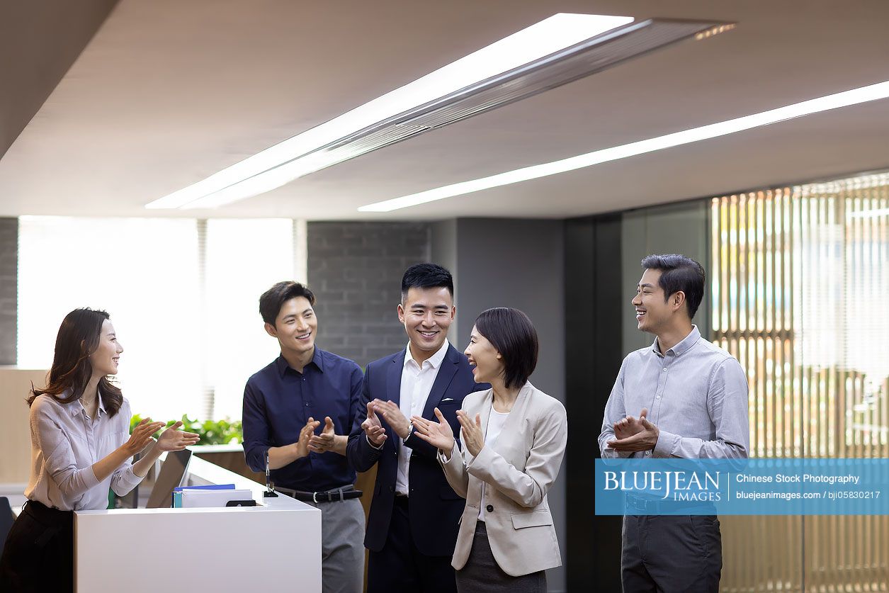 Chinese business people applauding  in the office
