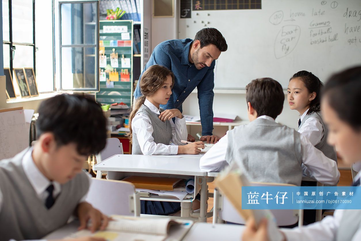 学生在课堂上学习