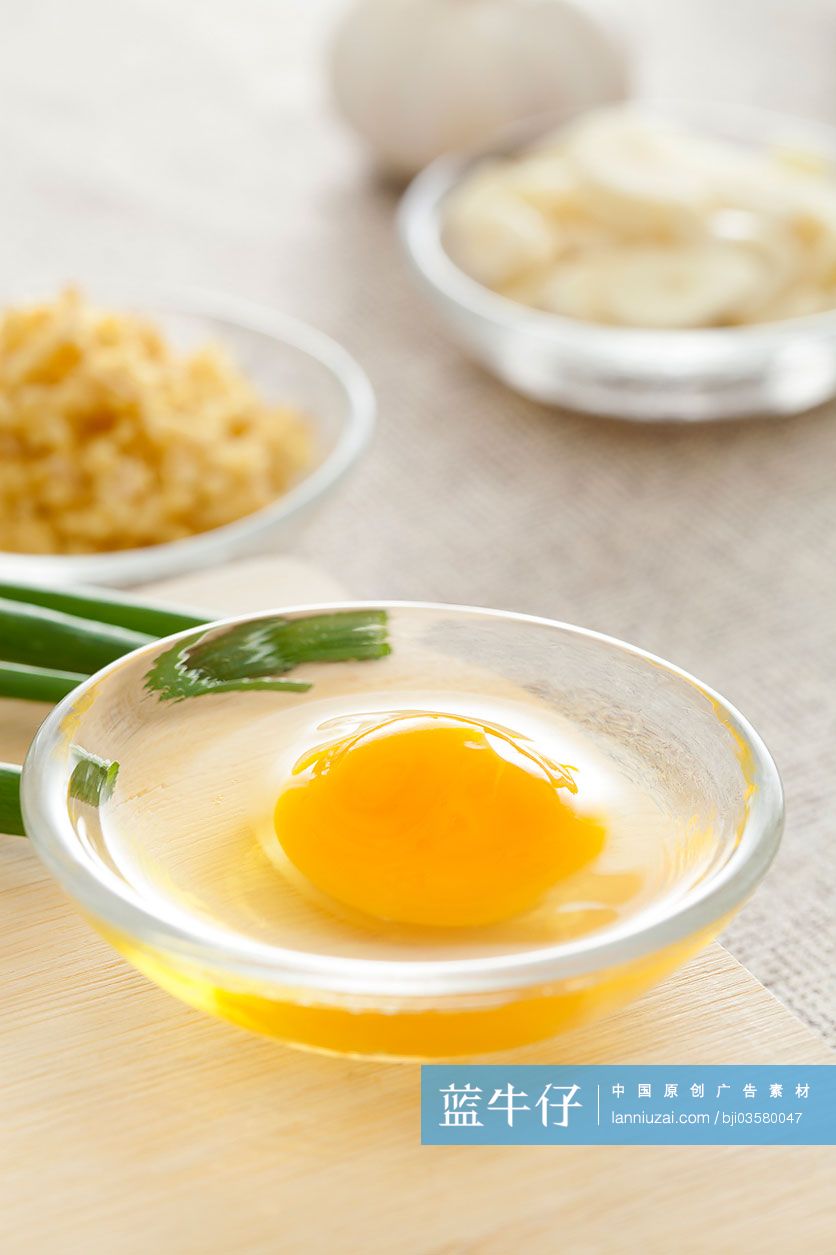鸡蛋和葱姜蒜