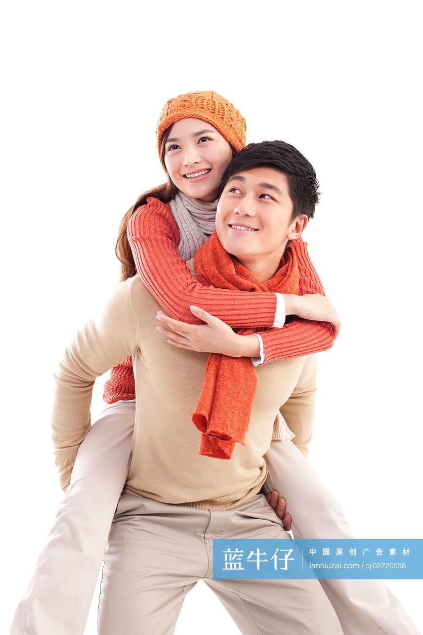 青年夫妇一起嬉戏