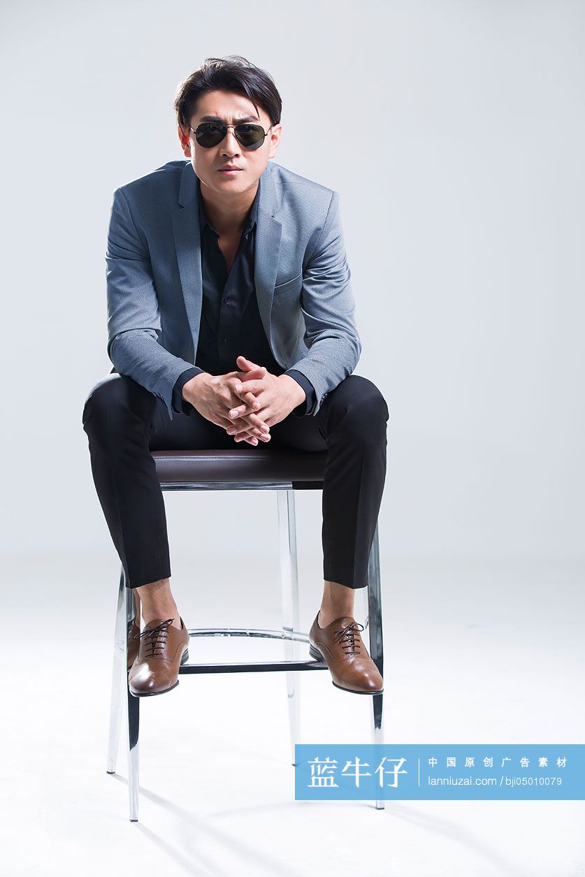 时尚年轻男子肖像