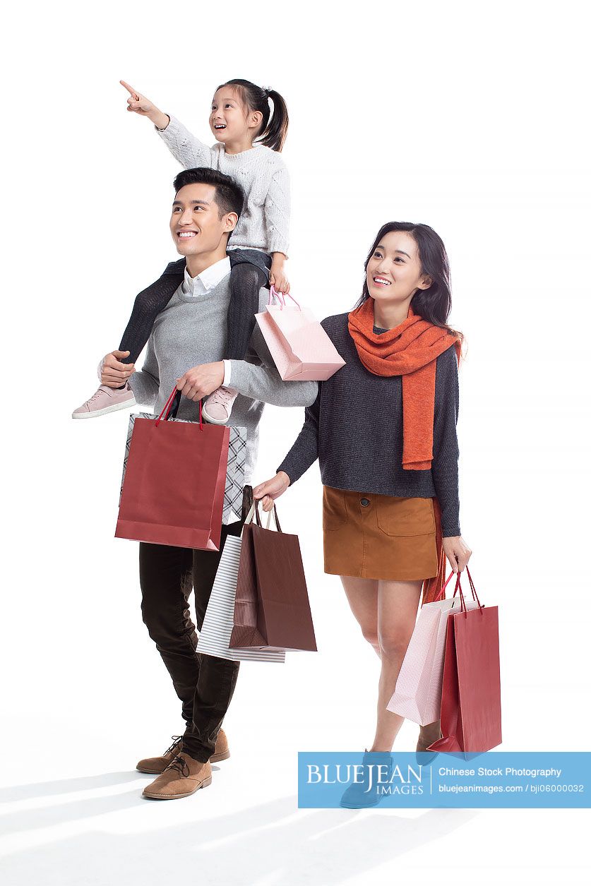 Happy young Chinese family shopping-High-res stock photo for download