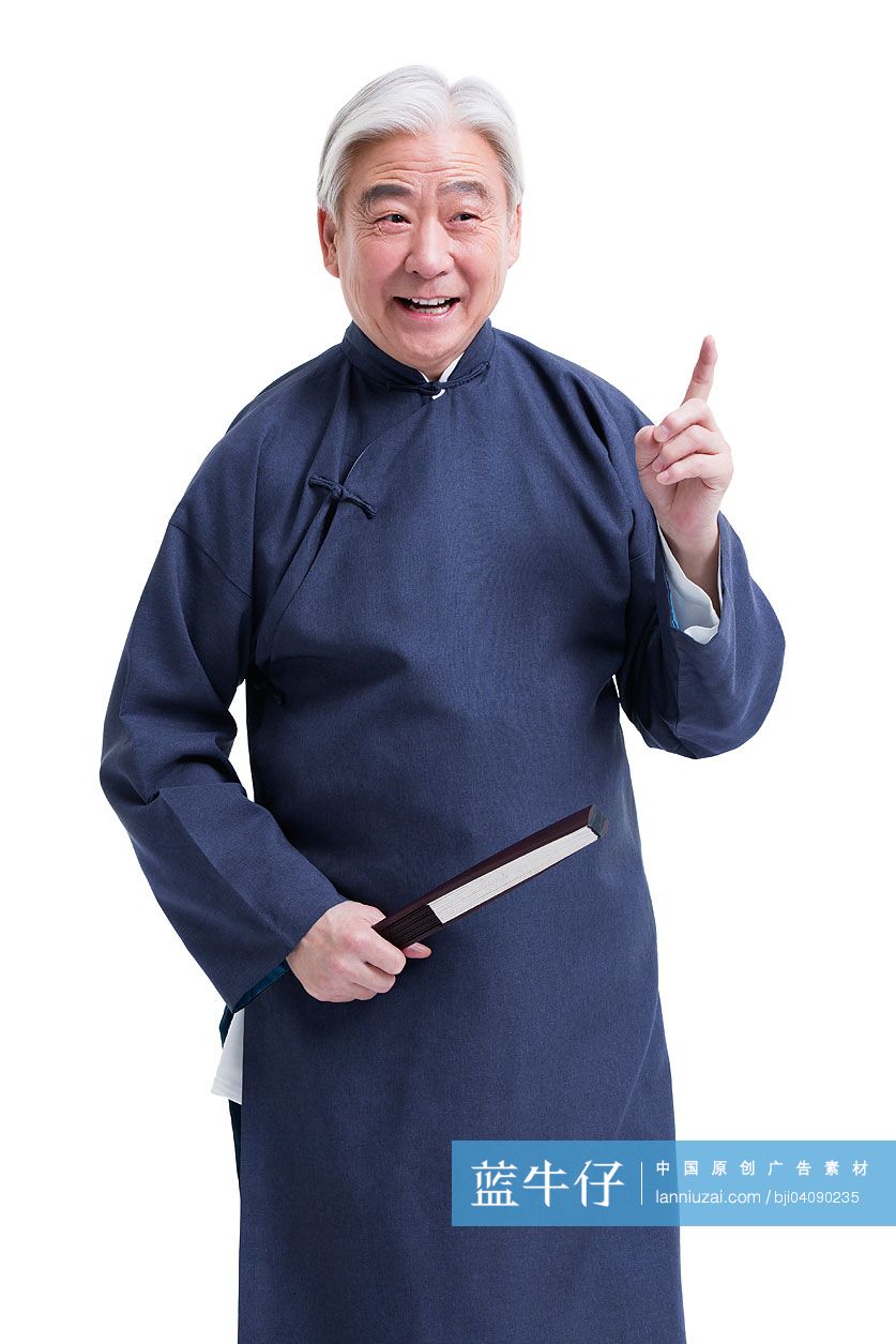 穿传统大褂的老年人