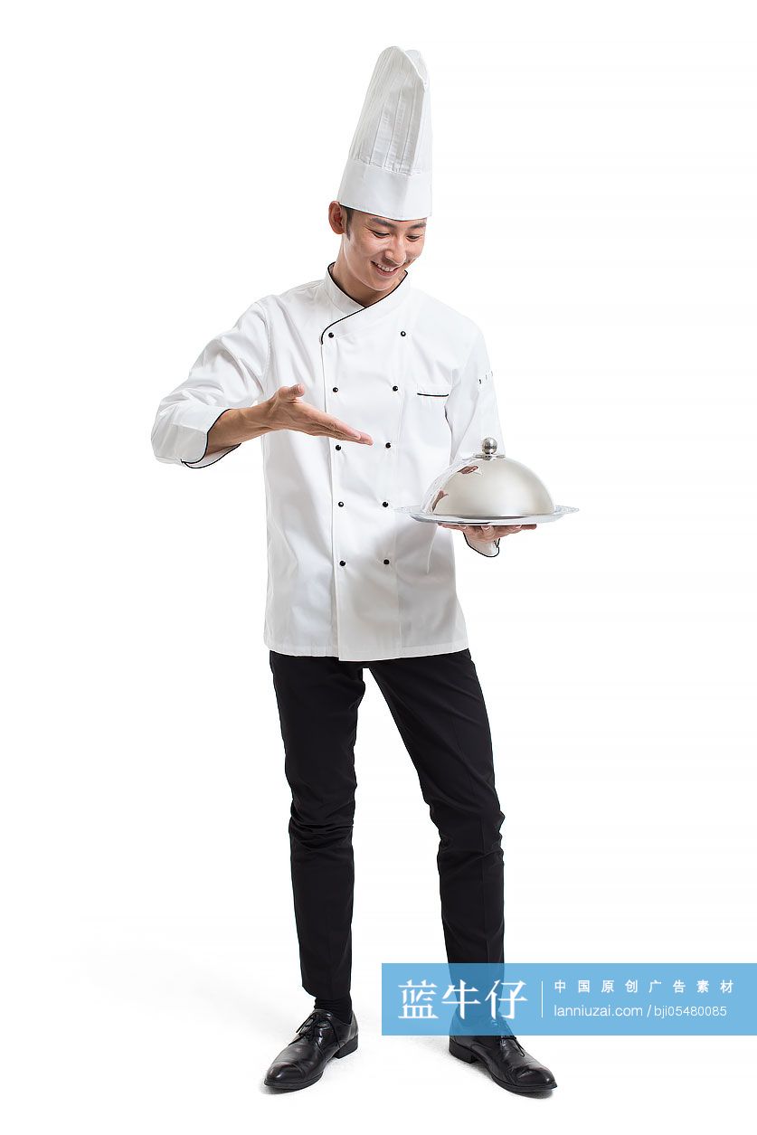 年轻厨师上菜