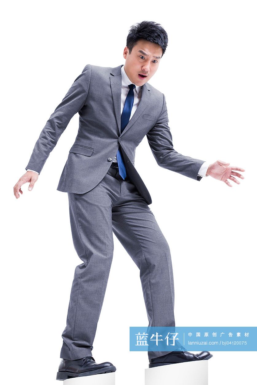 行走的商务男士