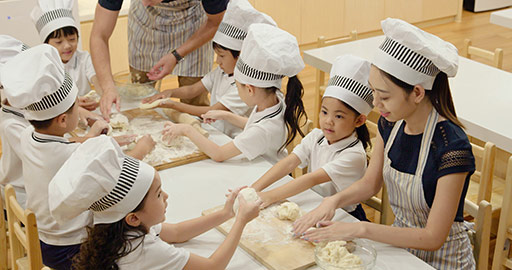 Children learning cooking in kindergarten classroom,4K