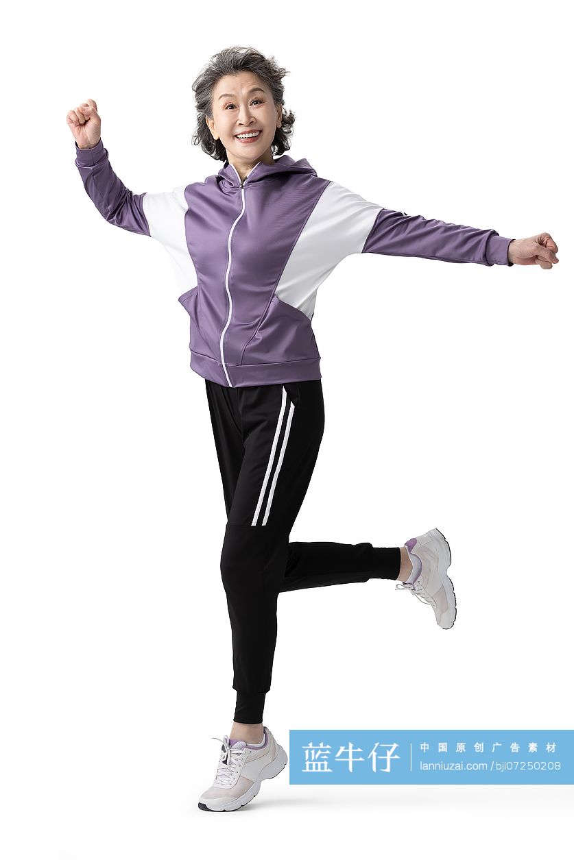 快乐的老年女子锻炼身体