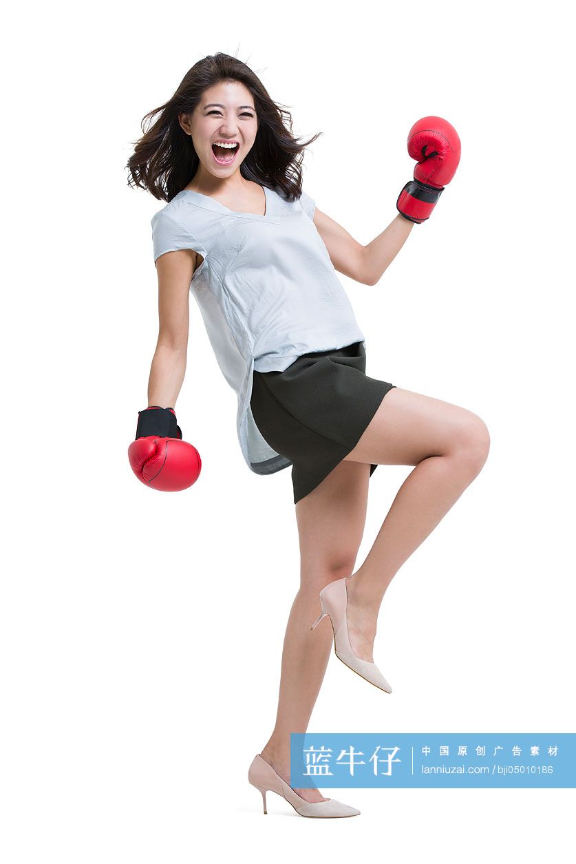 年轻女子拳击获胜