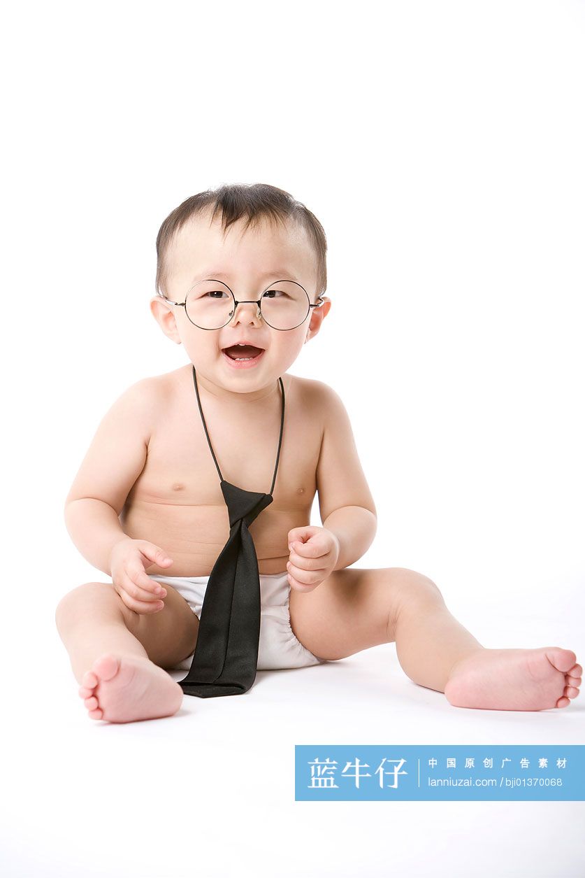 戴着眼镜和领带的婴儿