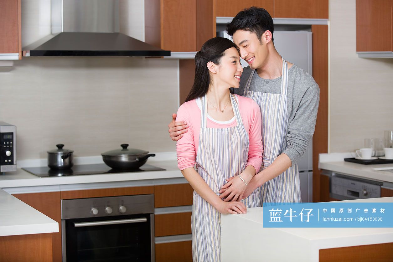 快乐的年轻夫妇