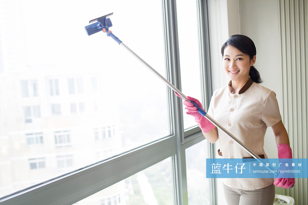 家政服务擦玻璃