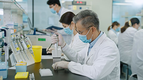 Chinese researchers working in laboratory,4K