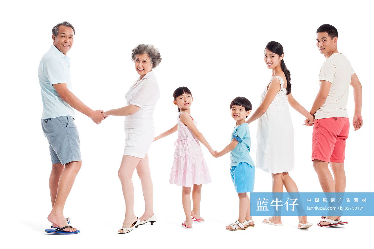 手拉手的一家人